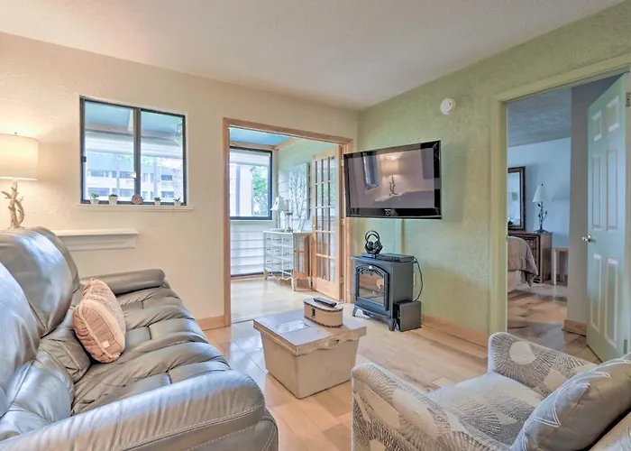 Sunroom + Beach Access: Hilton Head Condo